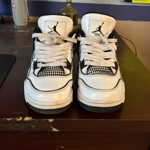 Black and white jordan 4 Se DIY